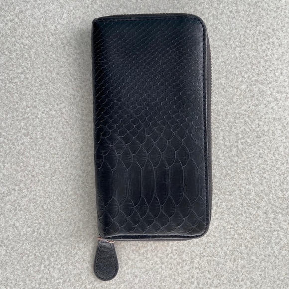 Guess Leather Wallet - Picture 2 of 3